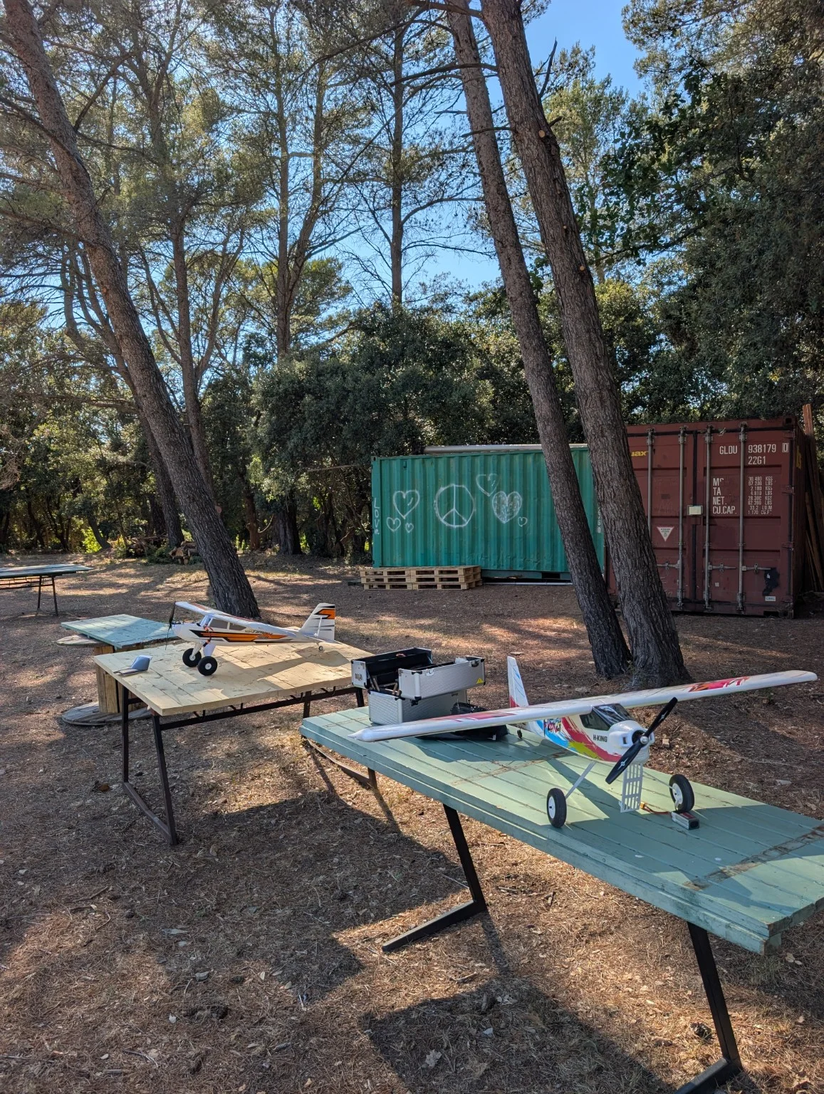 Avions sur sa table de pr&eacute;paration