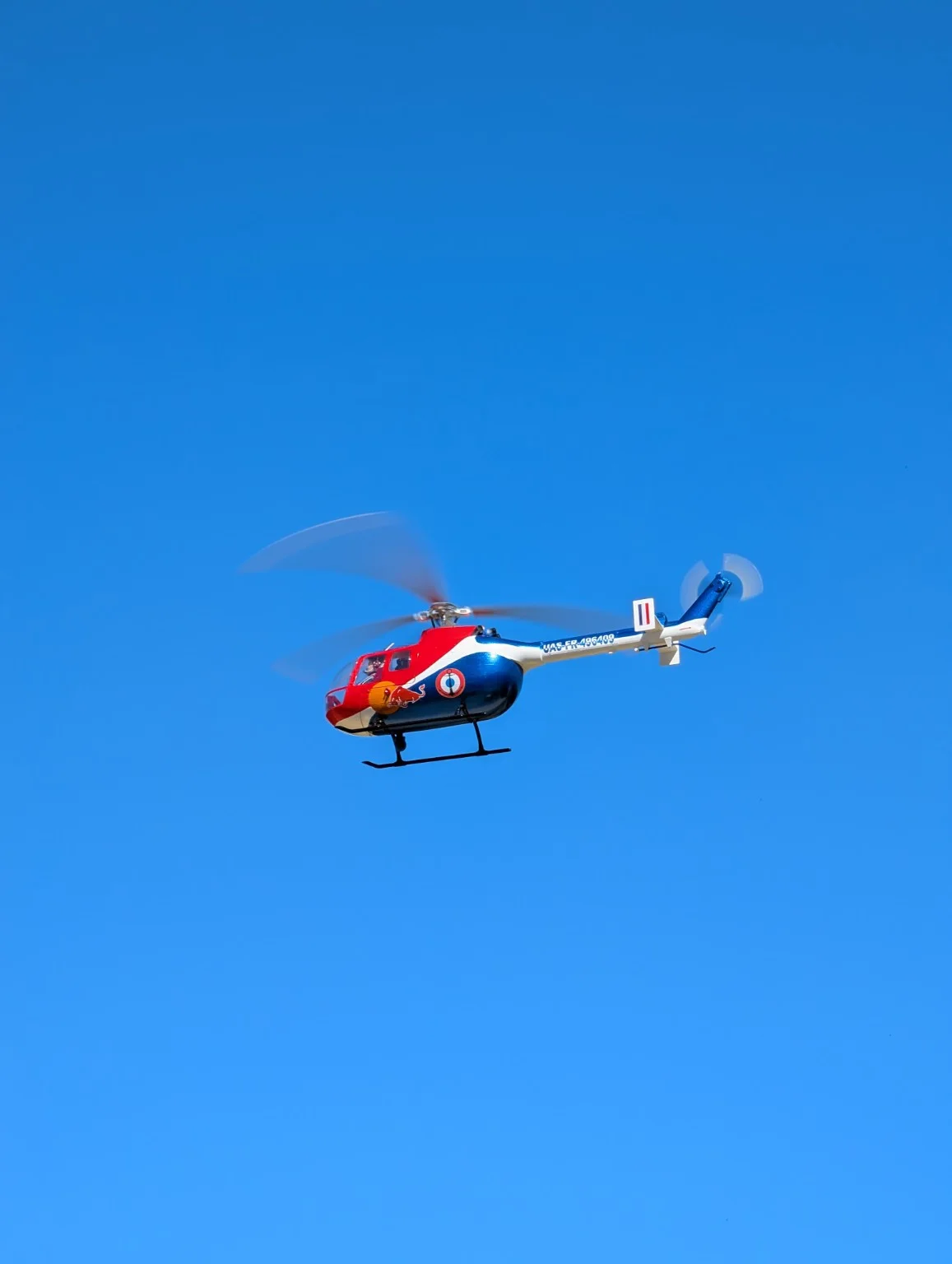 Un h&eacute;licopt&egrave;re en vol
